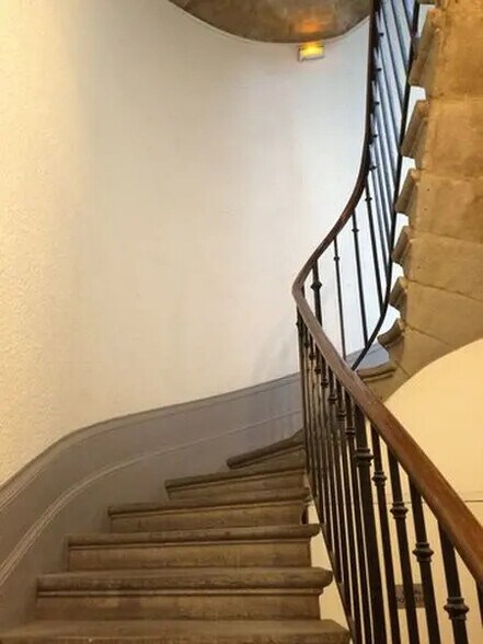 Office in Lyon for lease - Interior Photo - Image 2 of 9