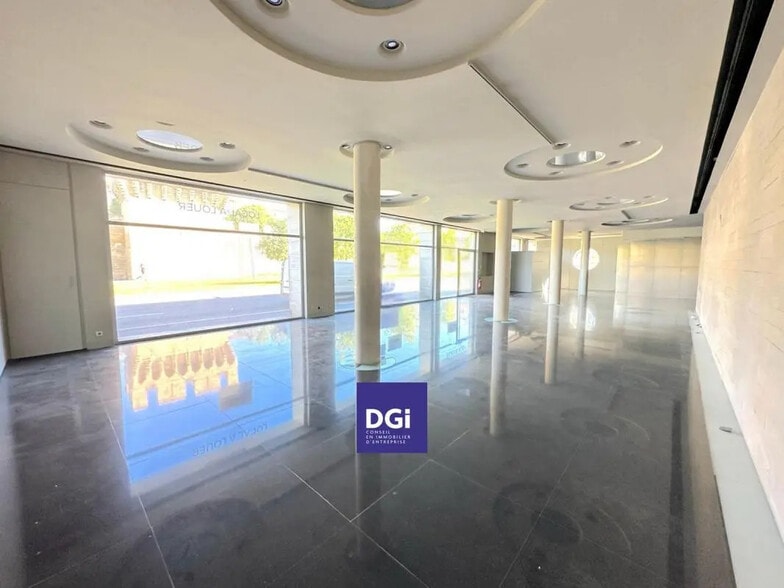 Retail in Avignon for sale - Interior Photo - Image 3 of 4