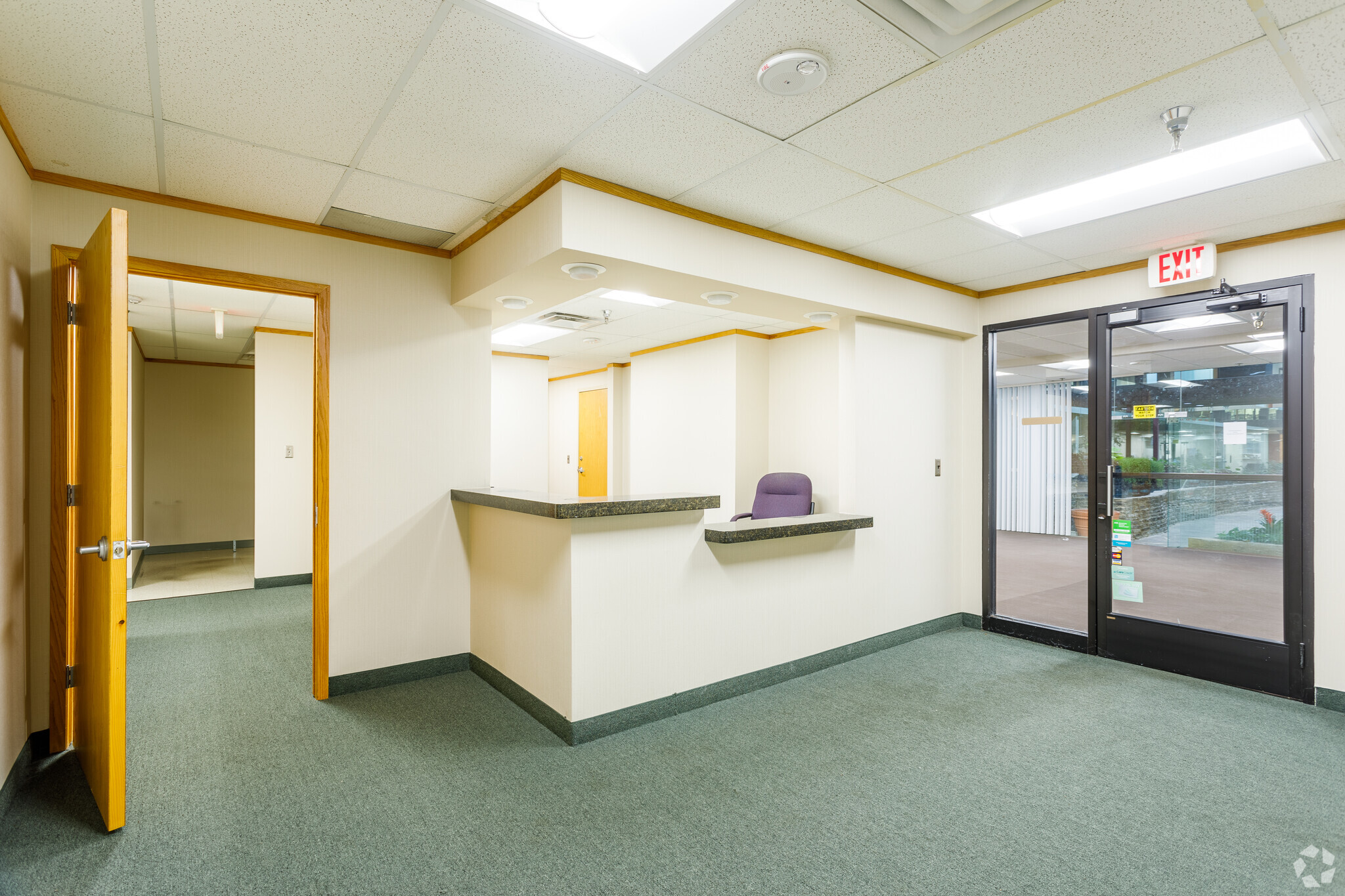 26400 W 12 Mile Rd, Southfield, MI for lease Interior Photo- Image 1 of 3