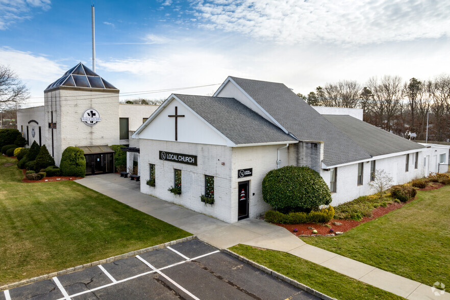 1070 Portion Rd, Farmingville, NY for lease - Building Photo - Image 1 of 19