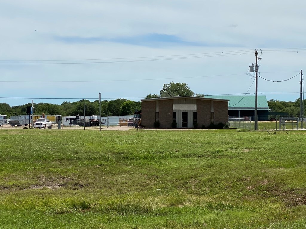 2001 County Road 220, Angleton, TX for sale Primary Photo- Image 1 of 1