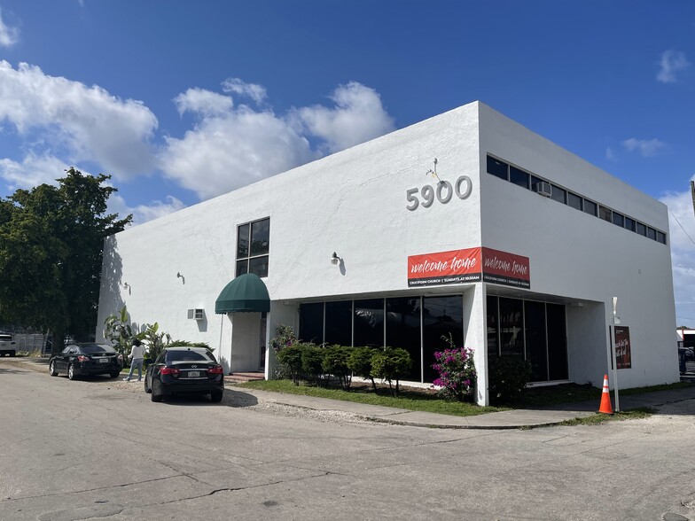 5900-5904 Dewey St, Hollywood, FL for lease - Building Photo - Image 1 of 8