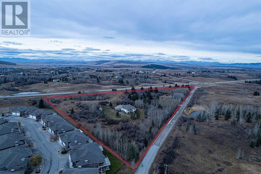 42085 River Heights Ln, Cochrane, AB for sale - Aerial - Image 2 of 5