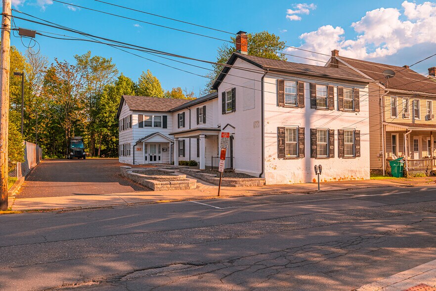 727 Ann St, Stroudsburg, PA 18360