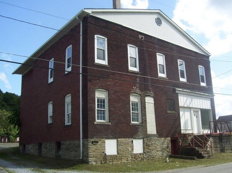 218 2nd Ave, Sutersville, PA 15083