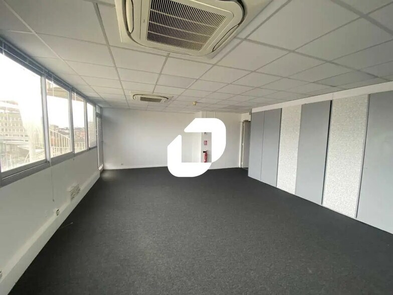 Office in Bordeaux for lease - Interior Photo - Image 3 of 6