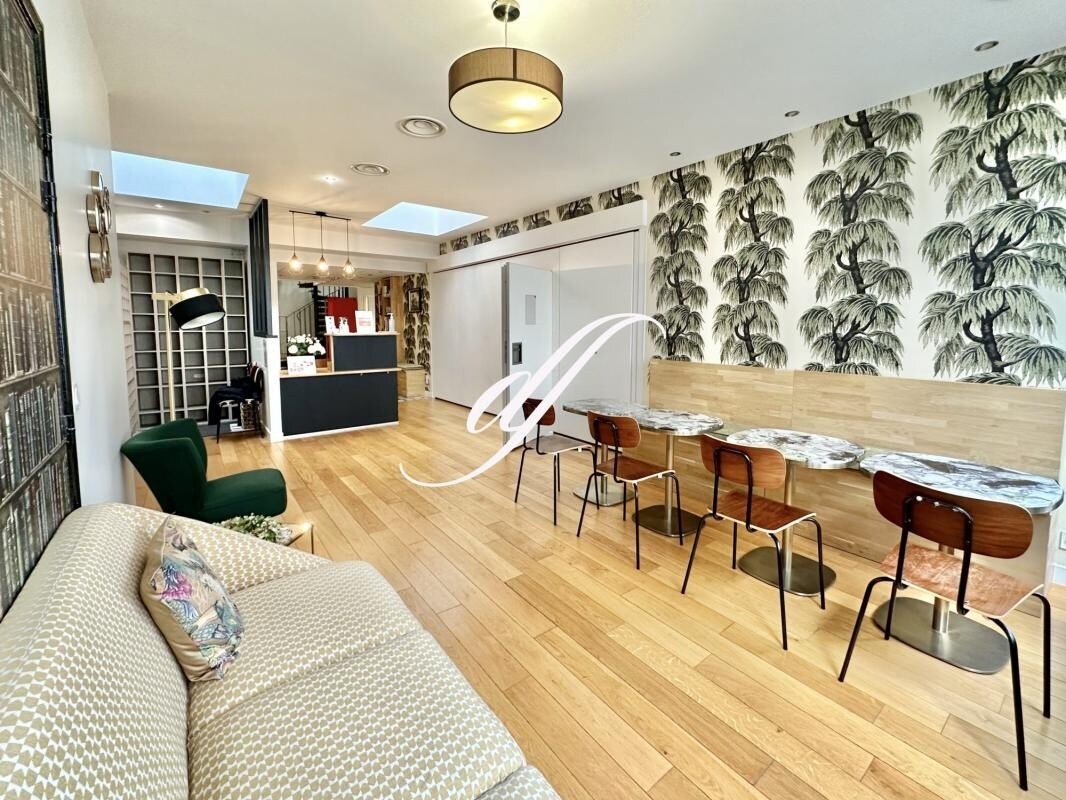 Office in Paris for lease Interior Photo- Image 1 of 3