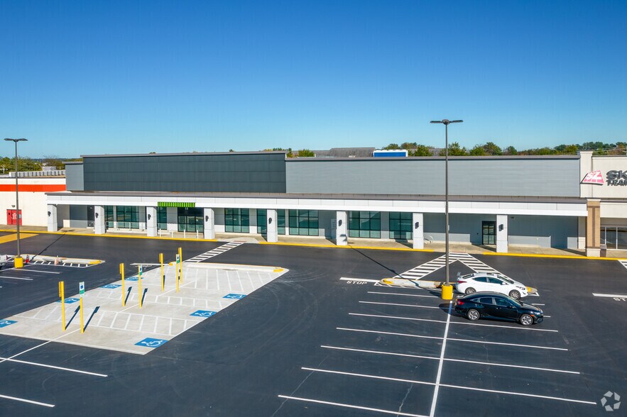 7801-7863 Sudley Rd, Manassas, VA for lease - Building Photo - Image 2 of 8