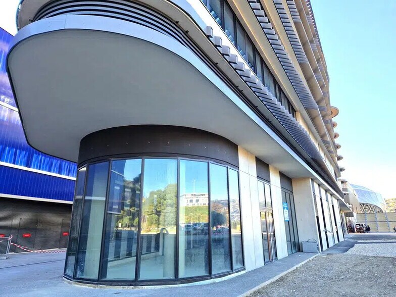 Retail in Nice for lease - Building Photo - Image 3 of 4