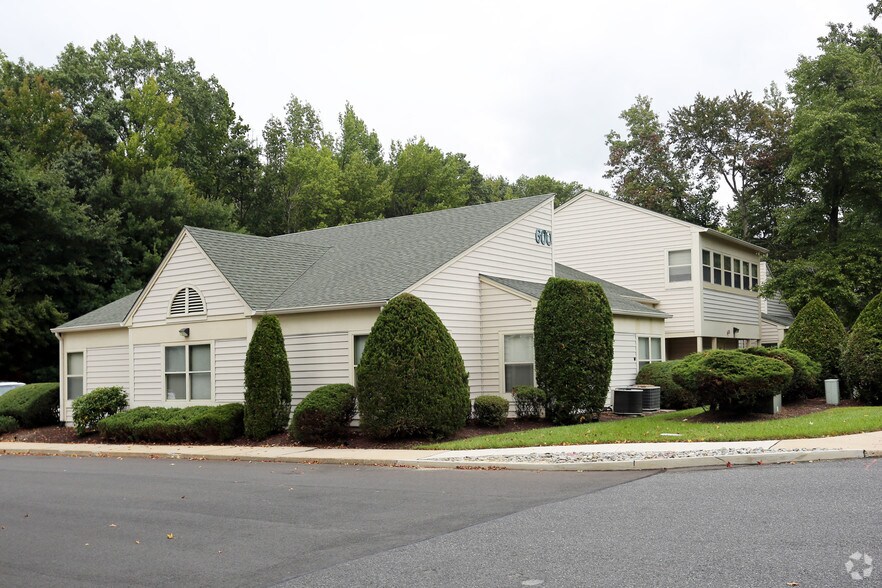 600 Birchfield Dr, Mount Laurel, NJ 08054