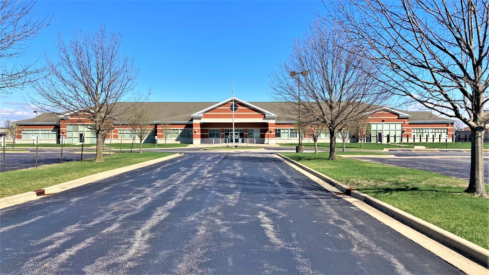 3101 Constitution Dr, Springfield, IL for lease - Building Photo - Image 2 of 4