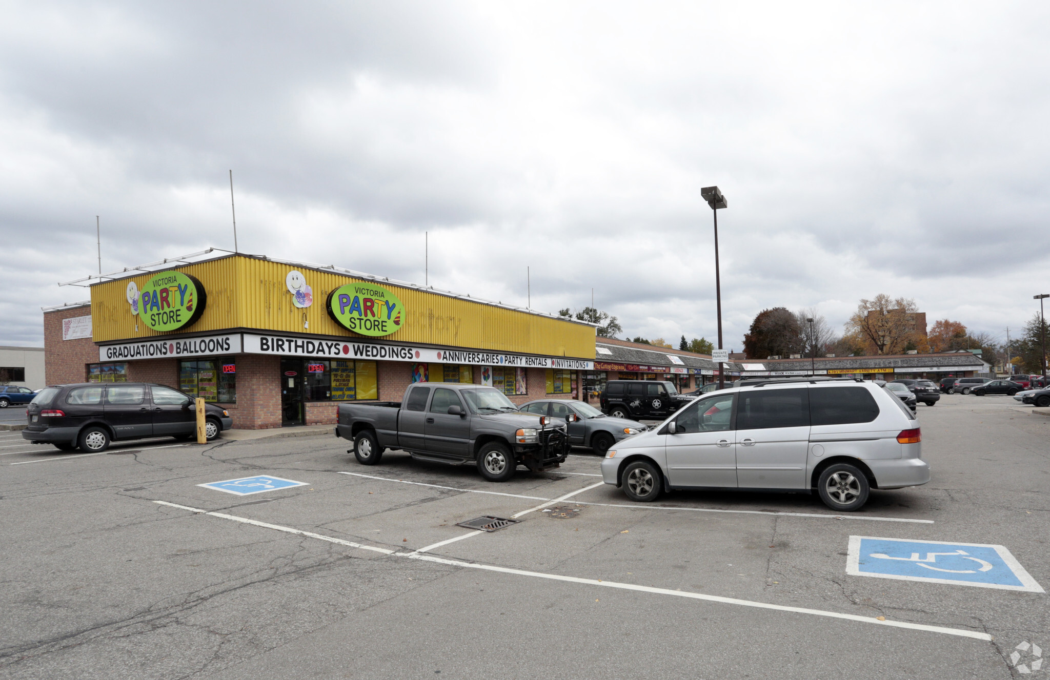 801-809 Victoria St N, Kitchener, ON for lease Primary Photo- Image 1 of 10