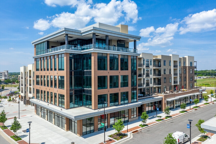 W 87th St Pky, Lenexa, KS for lease - Building Photo - Image 1 of 33