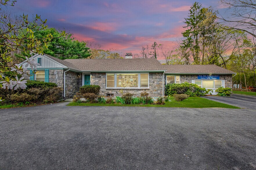 1 Reeves Rd, Port Jefferson, NY 11777 Office for Sale