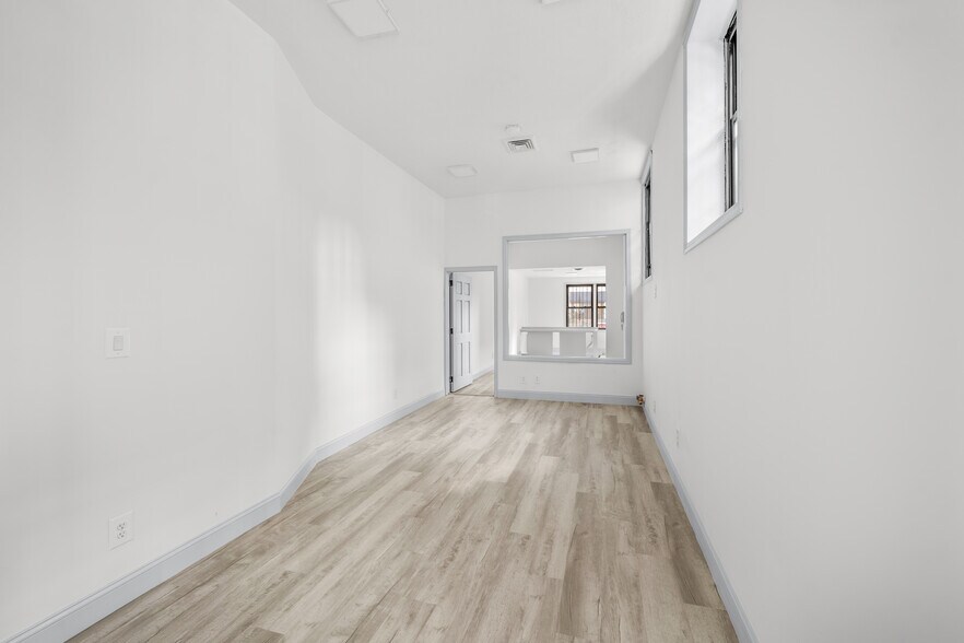 203-205 W 91st St, New York, NY for lease - Building Photo - Image 3 of 10