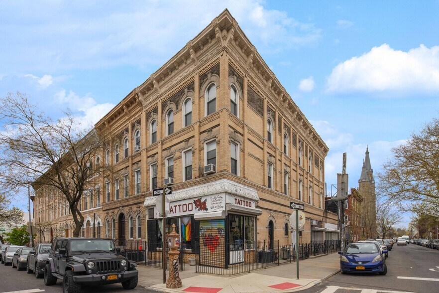 141 Engert Ave, Brooklyn, NY for sale - Primary Photo - Image 1 of 1