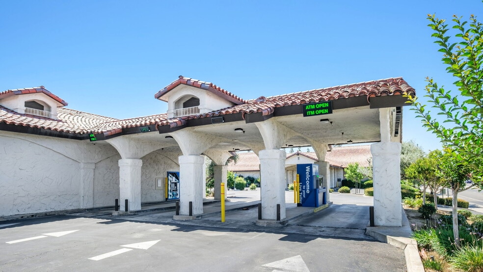 7088 N 1st St, Fresno, CA for lease - Building Photo - Image 2 of 5