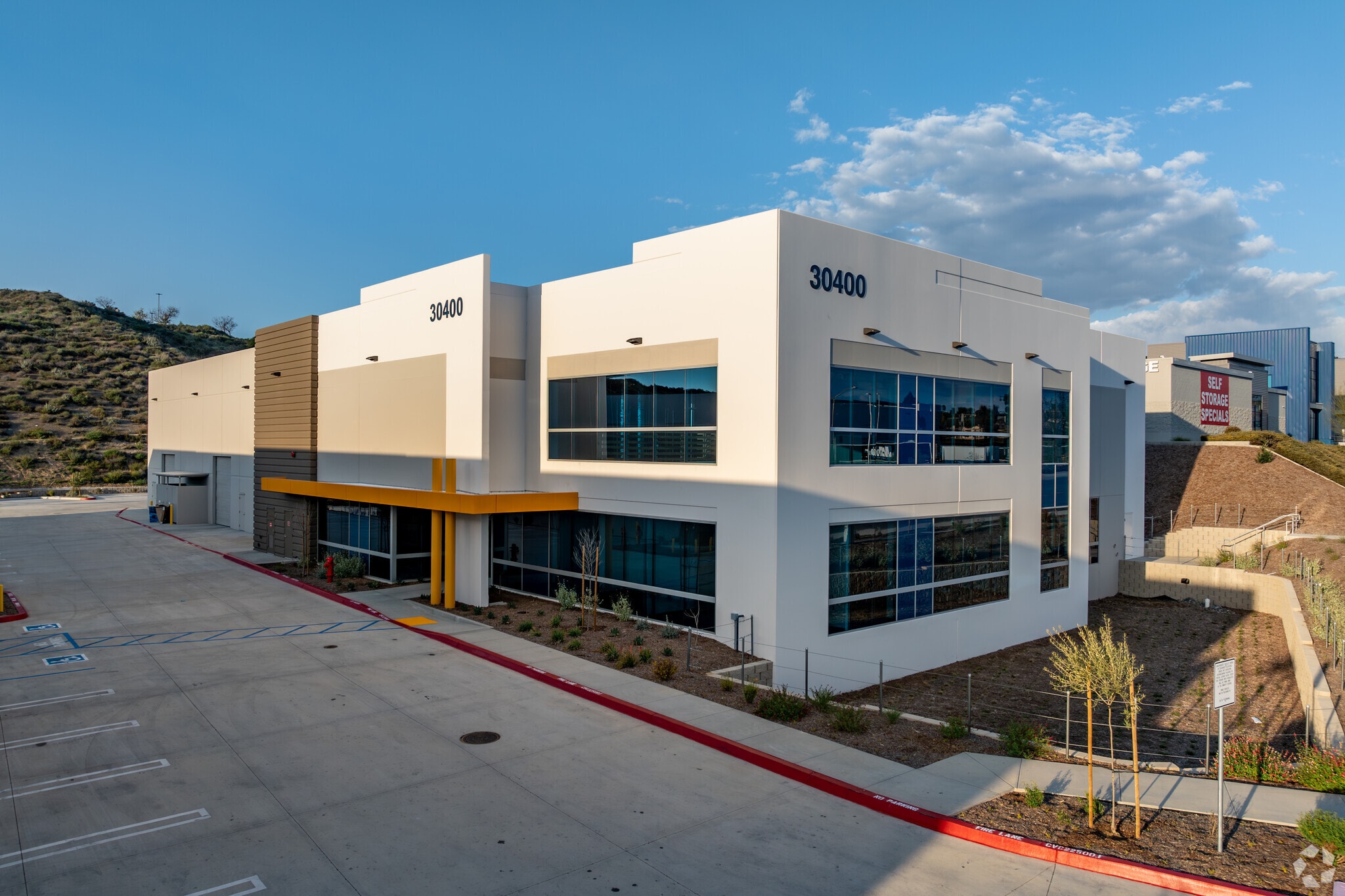 30400 Commerce Ct, Murrieta, CA for lease Primary Photo- Image 1 of 8