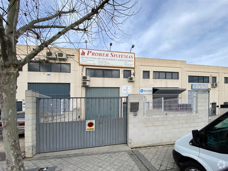 Calle de Juan de la Cierva, 13, Arroyomolinos, Madrid for sale - Building Photo - Image 2 of 3