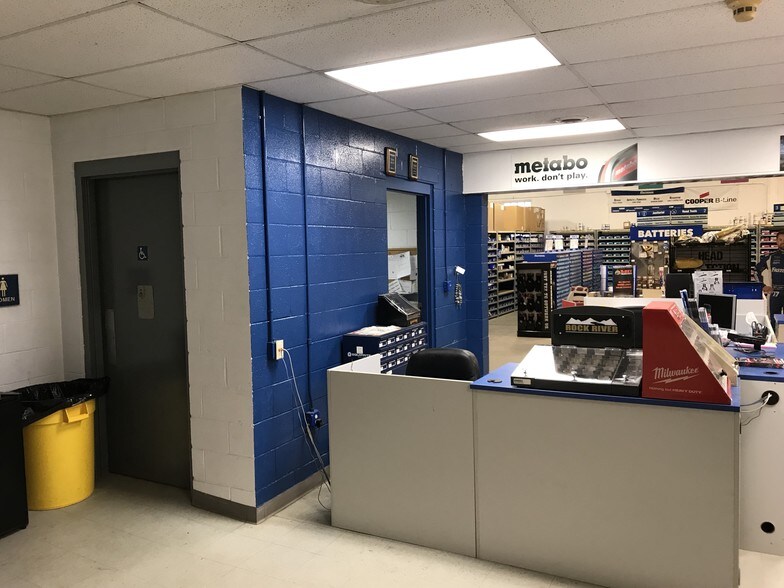 1610 11th St, DeWitt, IA for sale - Primary Photo - Image 1 of 1