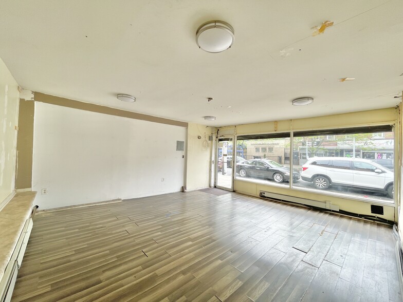 452 E New York Ave, Brooklyn, NY for lease - Interior Photo - Image 1 of 8