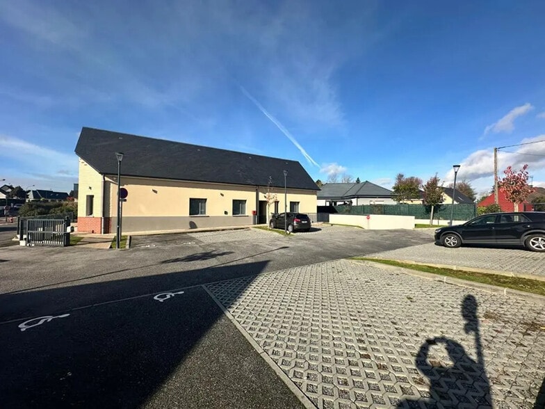 Office in Saint-Romain-de-Colbosc for sale - Building Photo - Image 3 of 7