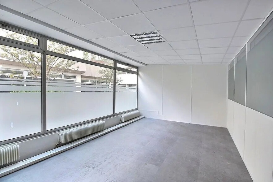 27-31 Rue De Fontarabie, Paris for sale - Building Photo - Image 3 of 8