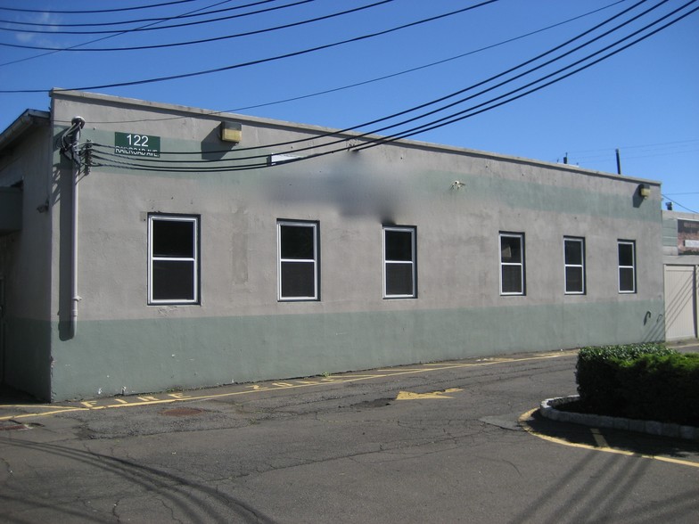 122 E Railroad Ave, West Haverstraw, NY for lease - Building Photo - Image 3 of 5