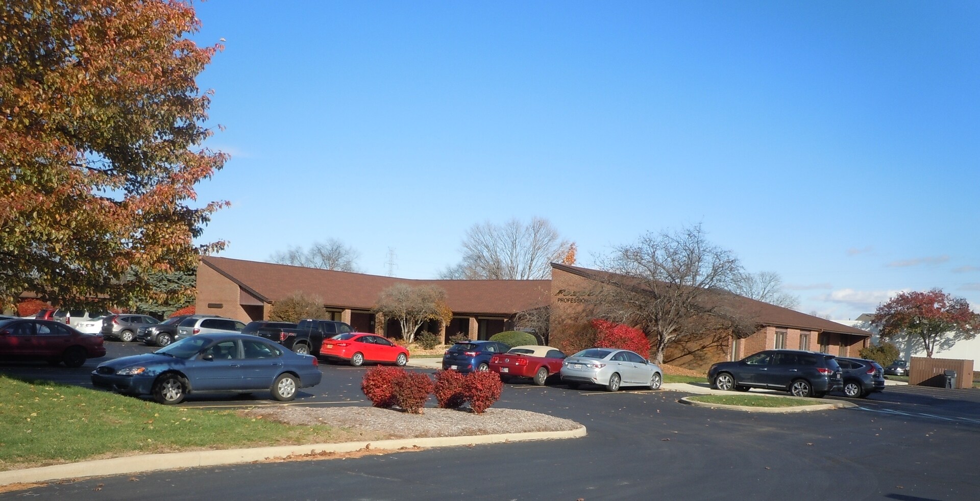 2545 Fox Pointe Dr, Columbus, IN for sale Primary Photo- Image 1 of 1