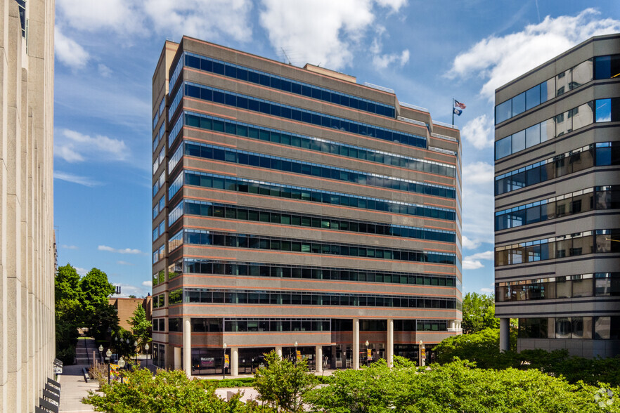 1110 N Glebe Rd, Arlington, VA for lease - Building Photo - Image 3 of 8