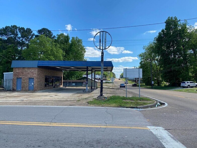 210 N 4th St, Baldwyn, MS 38824