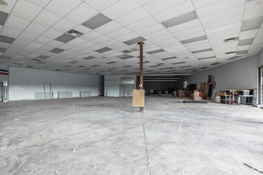 6909 W Hefner Rd, Oklahoma City, OK for lease - Interior Photo - Image 2 of 7