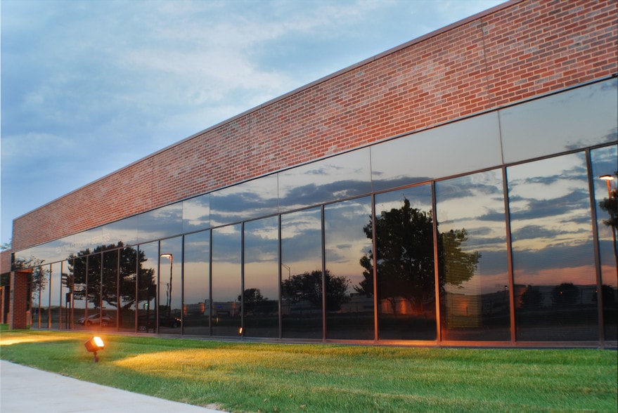 11200-11274 Aurora Ave, Urbandale, IA for lease - Building Photo - Image 2 of 6