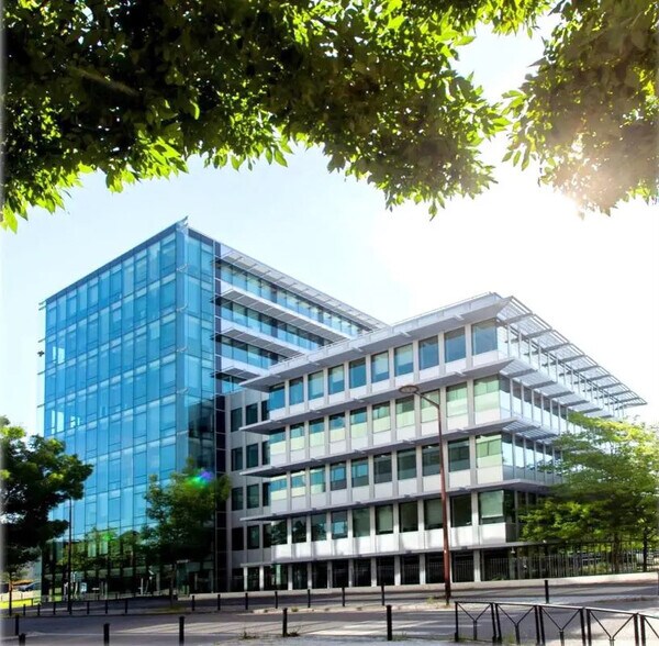 Flex in Montigny-le-Bretonneux for lease - Building Photo - Image 1 of 7