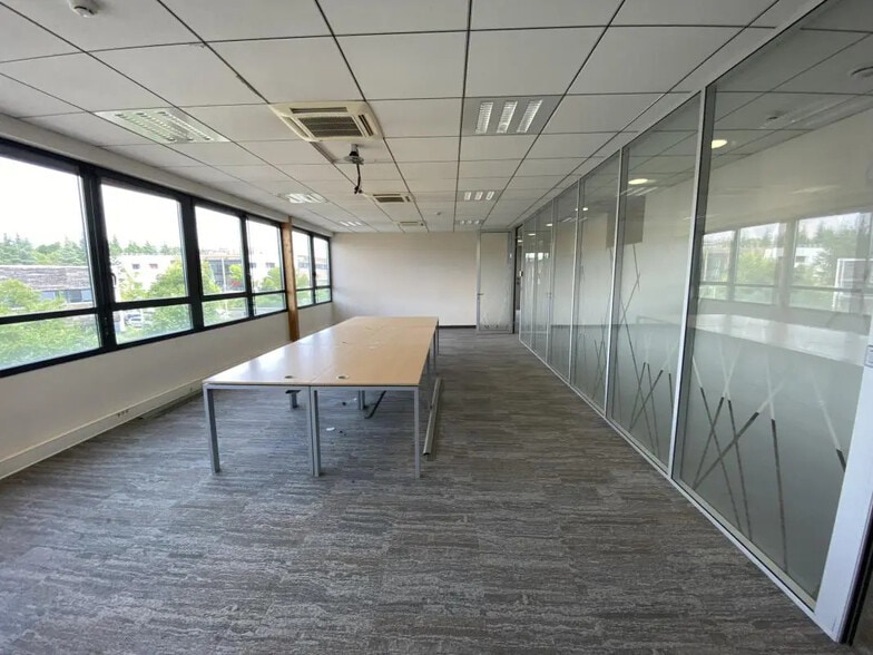 97 Allée Alexandre Borodine, Saint-Priest for lease - Interior Photo - Image 1 of 137