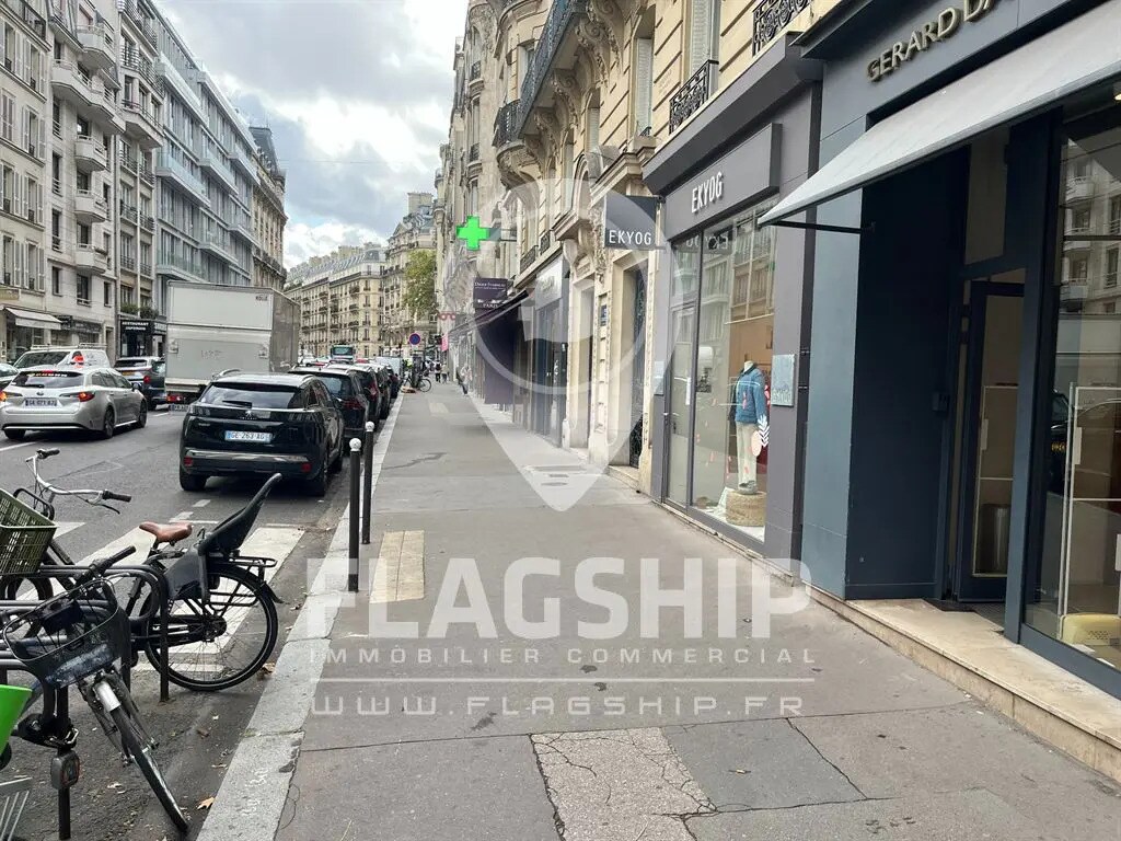 Retail in Paris for lease Building Photo- Image 1 of 2