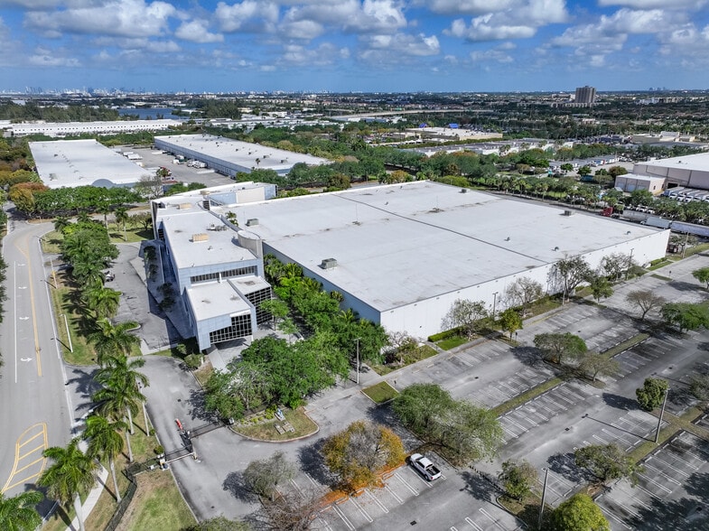10000 NW 15th Ter, Miami, FL for lease - Building Photo - Image 3 of 24