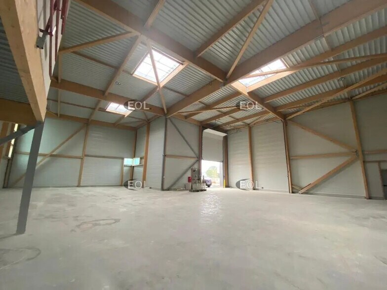 Flex in Courtry for lease - Interior Photo - Image 2 of 2