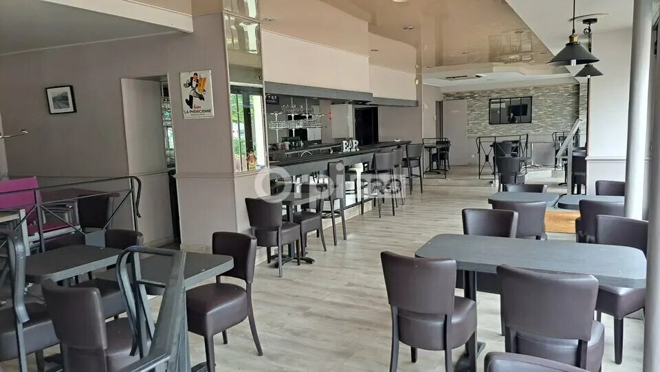 Retail in Montluçon for lease - Building Photo - Image 1 of 6