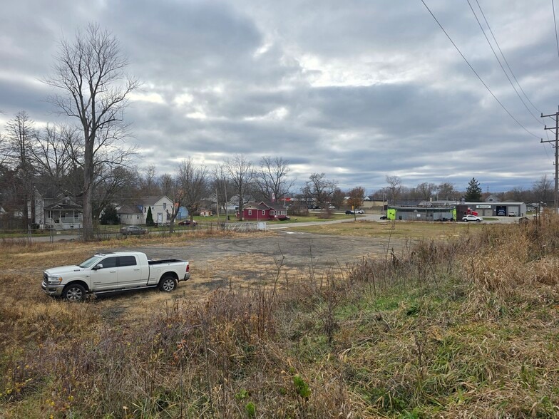 116-126 Frost St, Jackson, MI for sale - Building Photo - Image 2 of 5