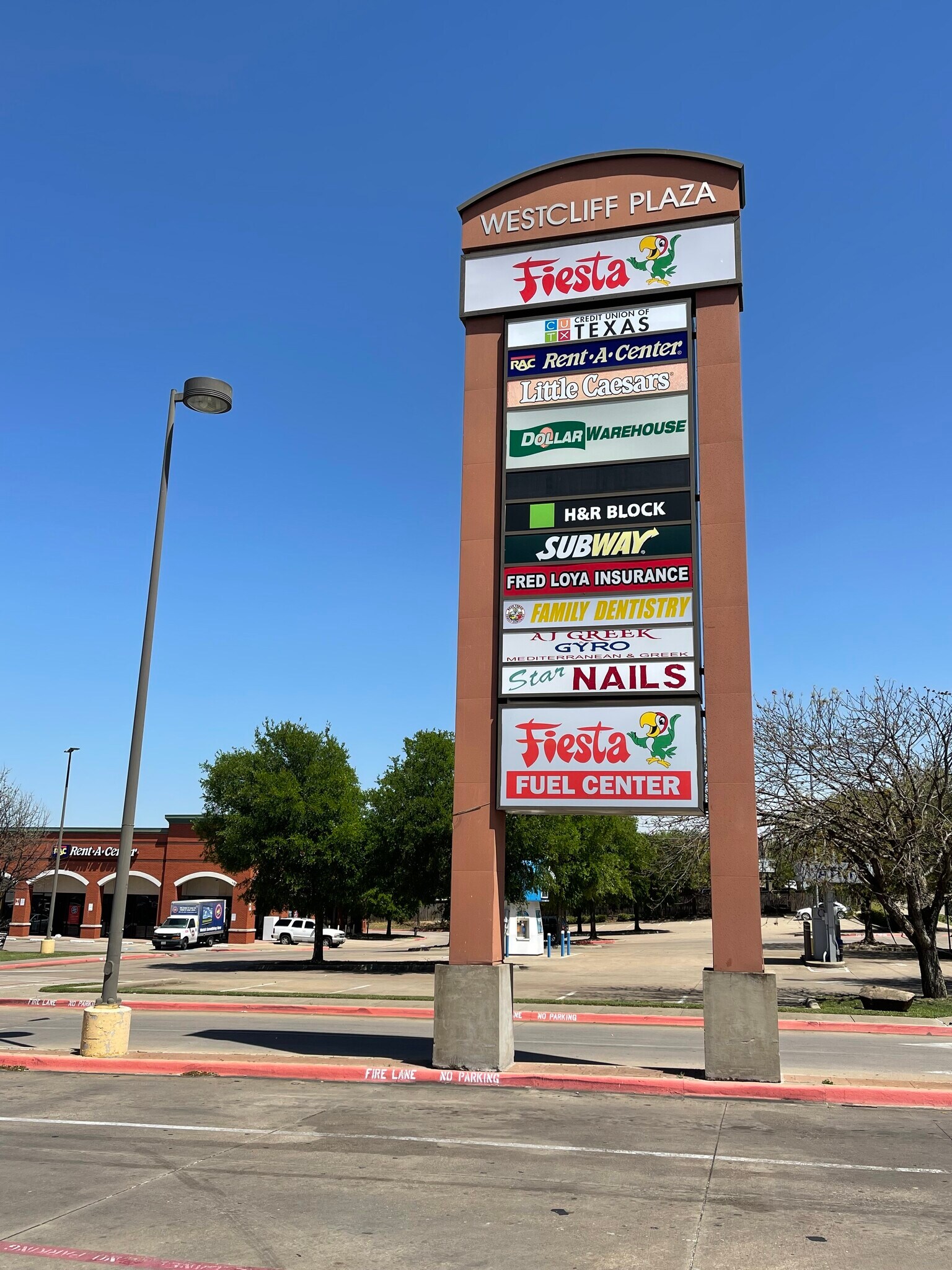 22252231 W Ledbetter Dr, Dallas, TX 75224 Westcliff Shopping Plaza