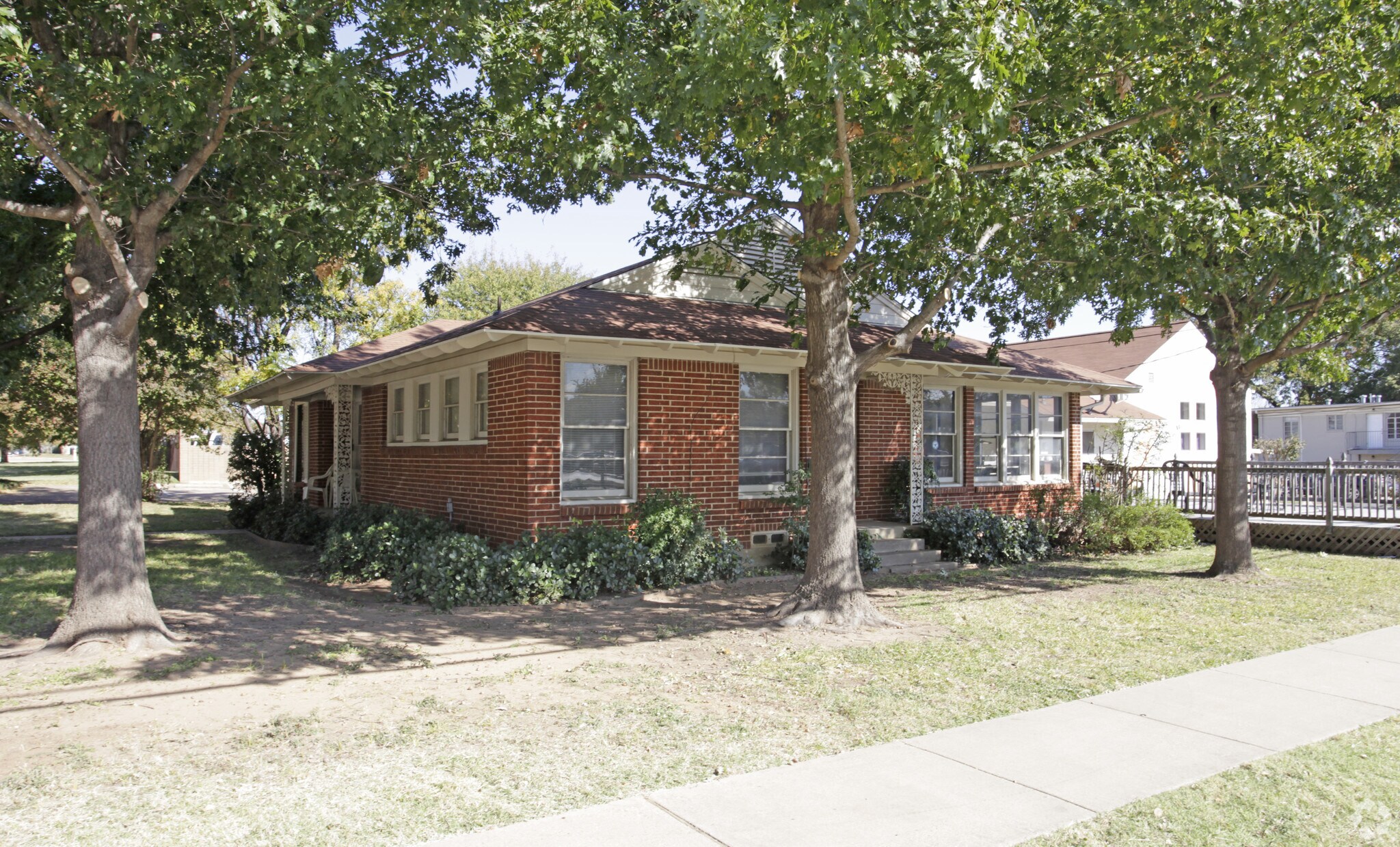 311 College St, Arlington, TX for sale Primary Photo- Image 1 of 1