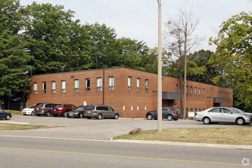 211 Watline Ave, Mississauga, ON for lease - Primary Photo - Image 1 of 2