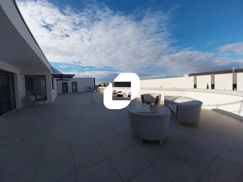 Office in Lavérune for lease - Building Photo - Image 2 of 8