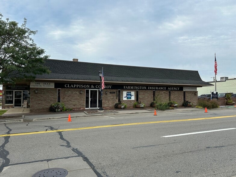 33211 Grand River Ave, Farmington, MI for lease - Building Photo - Image 3 of 6