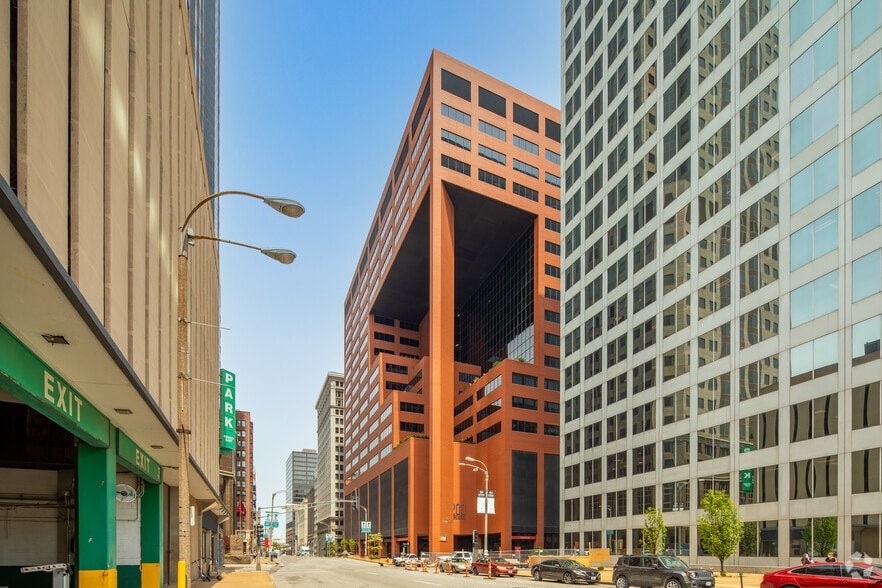 200 N Broadway, Saint Louis, MO for lease - Building Photo - Image 1 of 52