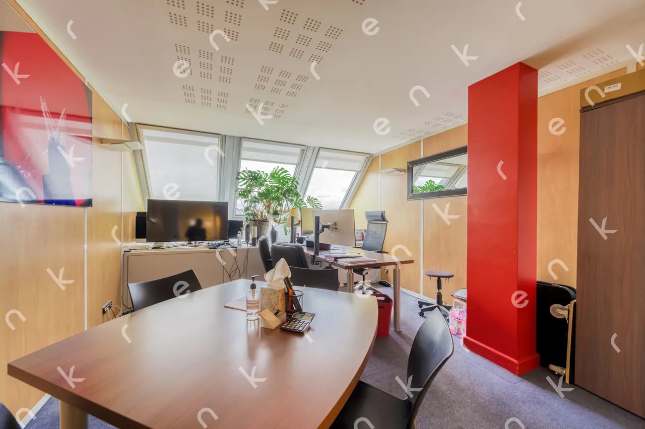 Office in Paris for sale Interior Photo- Image 1 of 12