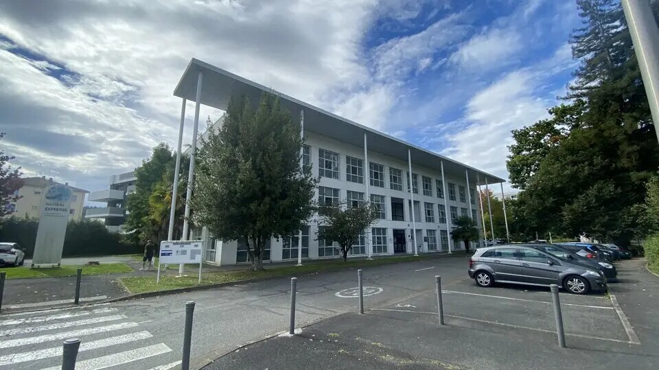 Office in Billère for lease Building Photo- Image 1 of 4