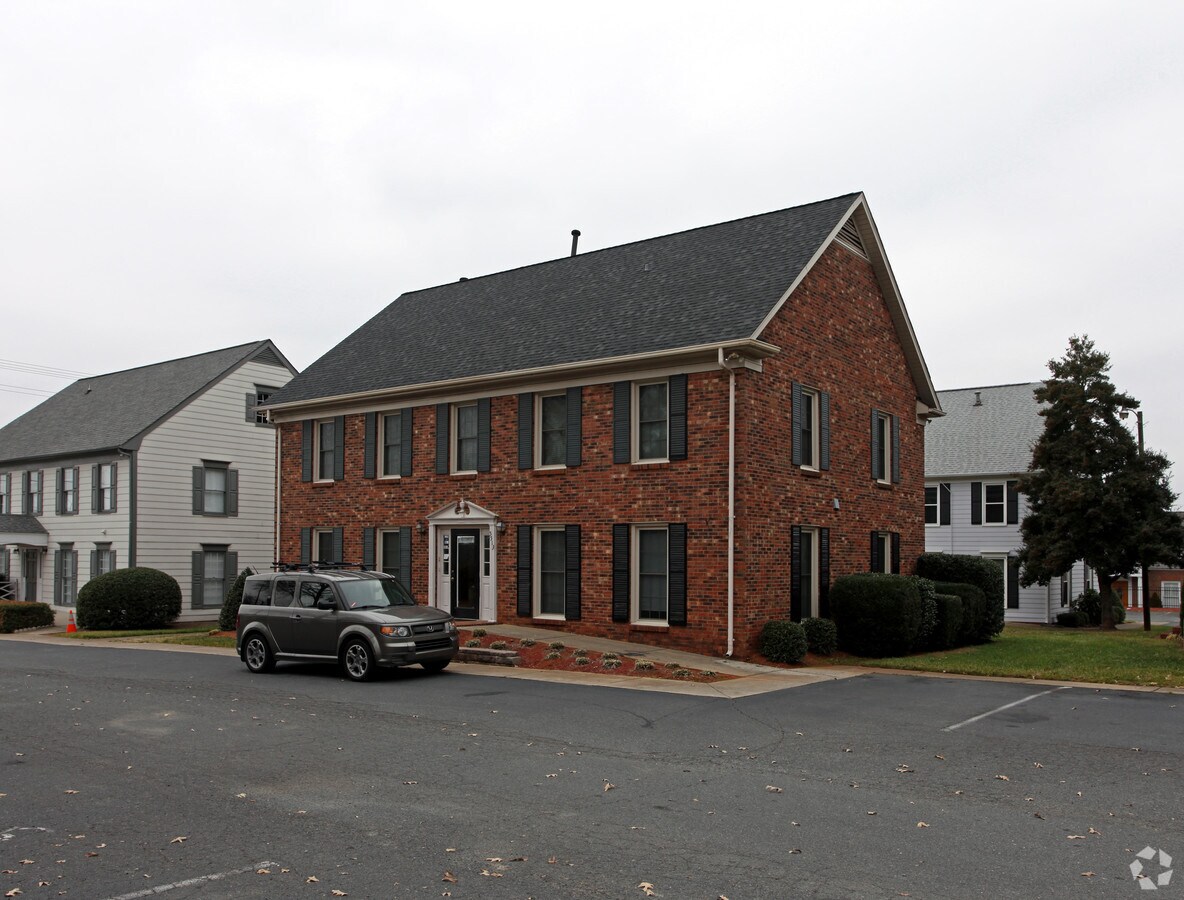 5513 Monroe Rd, Charlotte, NC 28212