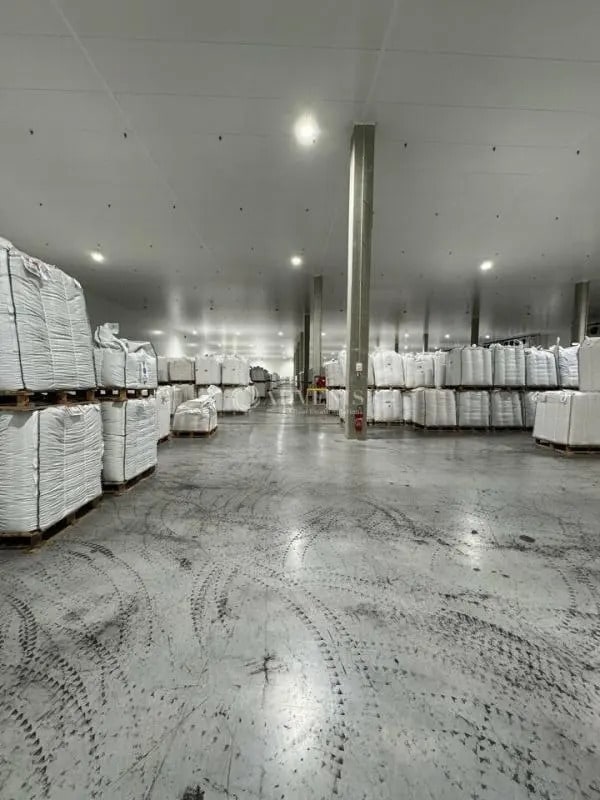 Industrial in Lézignan-Corbières for sale Interior Photo- Image 1 of 2